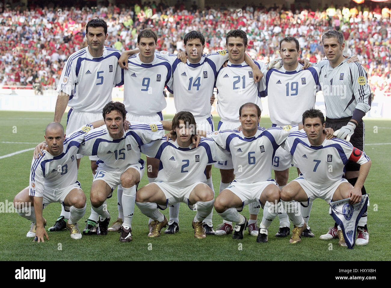 Grecia TEAM GROUP PORTOGALLO V GRECIA LO STADIO FINALE DI LUCE LISBONA PORTOGALLO 04 Luglio 2004 Foto Stock