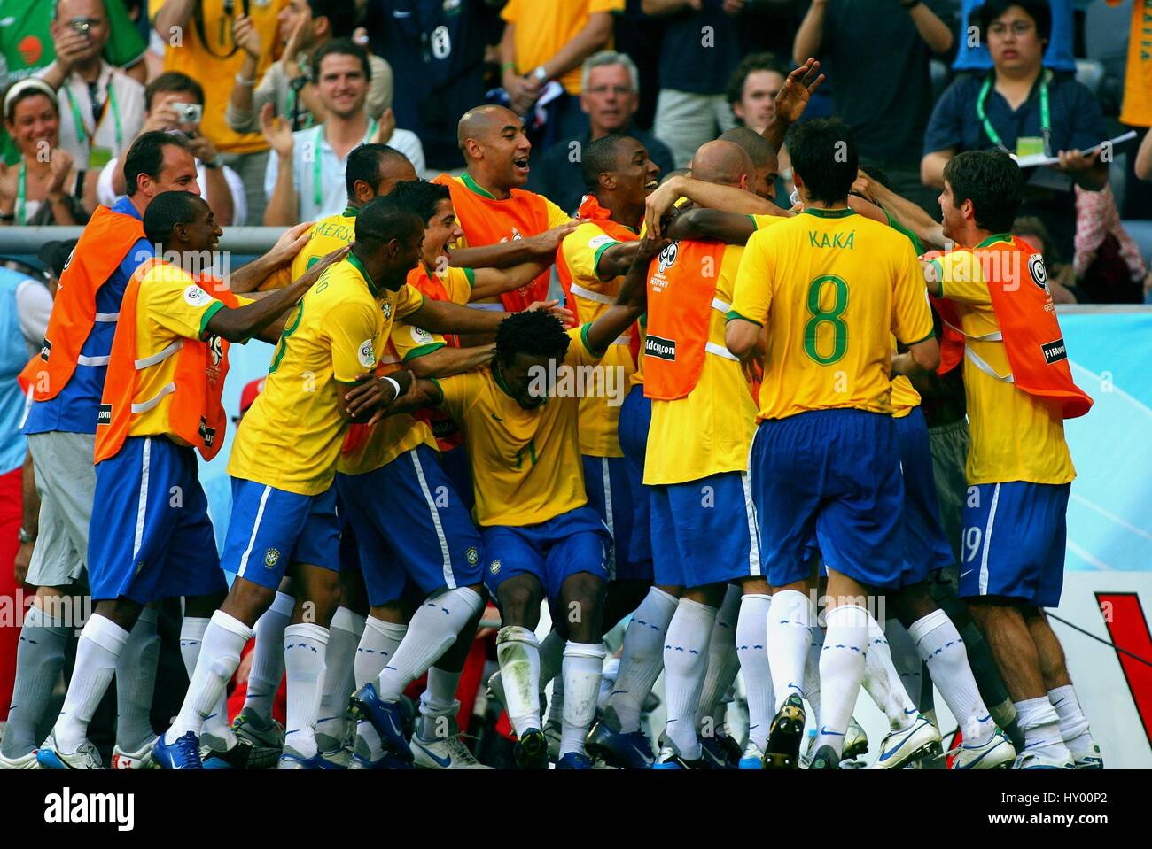 Il Brasile FESTEGGIA IL BRASILE V AUSTRALIA COPPA DEL MONDO DI MONACO DI BAVIERA Germania 18 giugno 2006 Foto Stock