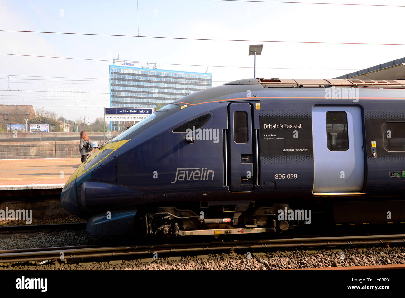 Classe Javelin 395 locomotiva denominata Laura Trott Gran Bretagna il più veloce dopo la British medaglia d'oro.lato sud-est del treno è nella stazione di Ashford, Kent Foto Stock