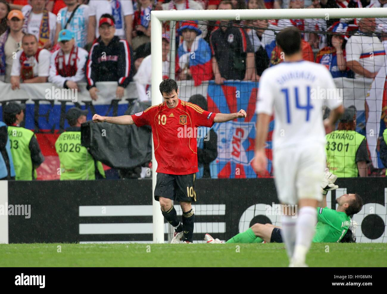 CESC FABREGAS RENDE 4-1 SPAGNA V RUSSIA TIVOLI NUE Innsbruck in Austria il 10 giugno 2008 Foto Stock