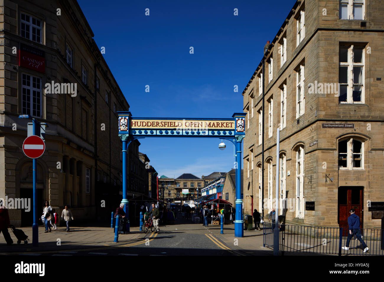 Vittoriano mercato aperto, Byram St, Huddersfield Town Center di un grande mercato comune metropolitan borough Kirklees, West Yorkshire, Inghilterra. Regno Unito. Foto Stock