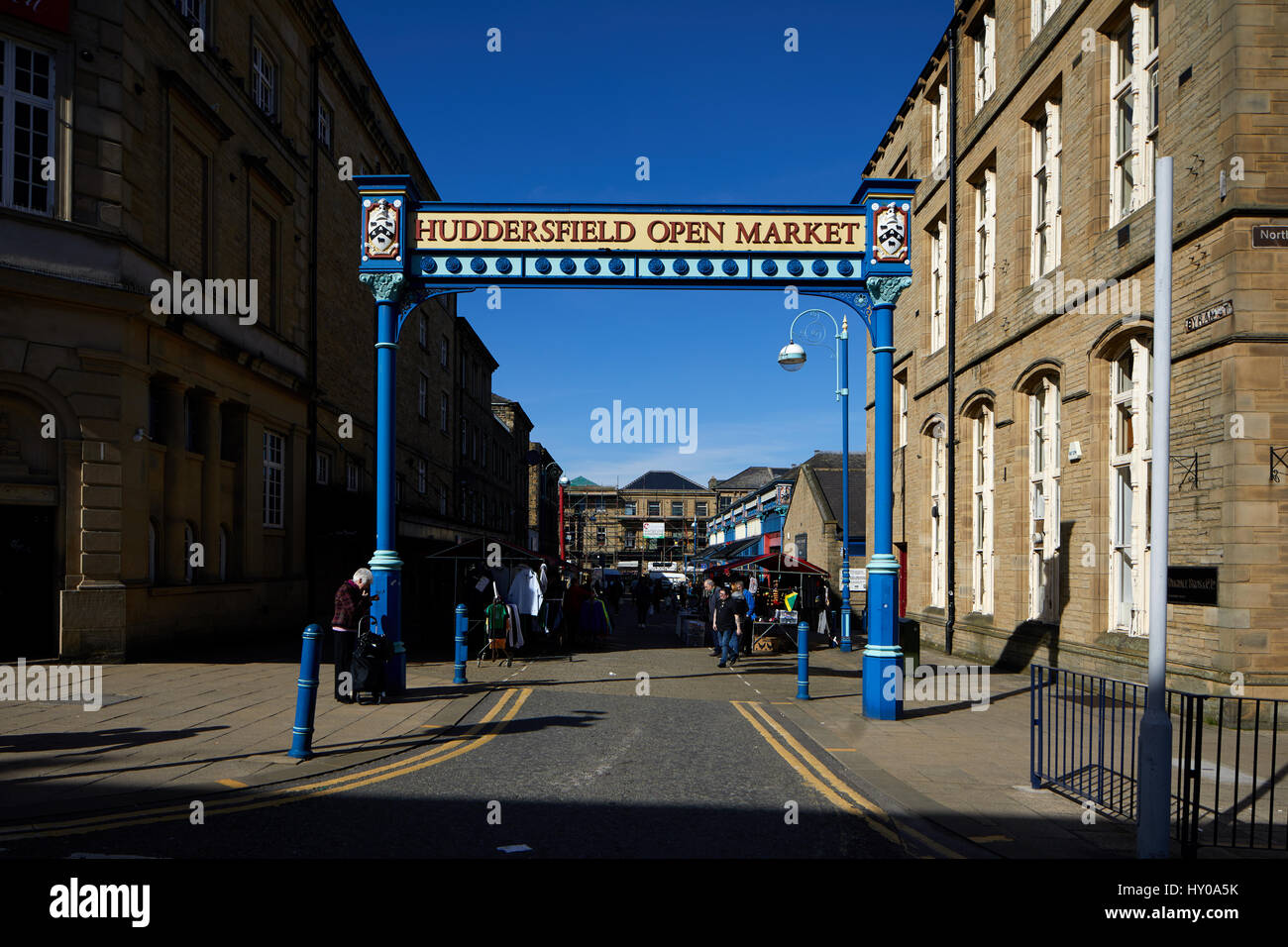Vittoriano mercato aperto, Byram St, Huddersfield Town Center di un grande mercato comune metropolitan borough Kirklees, West Yorkshire, Inghilterra. Regno Unito. Foto Stock