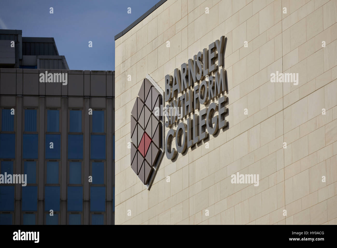 Barnsley Sixth Form College segno, Barnsley Town Center, South Yorkshire, Inghilterra. Regno Unito. Foto Stock
