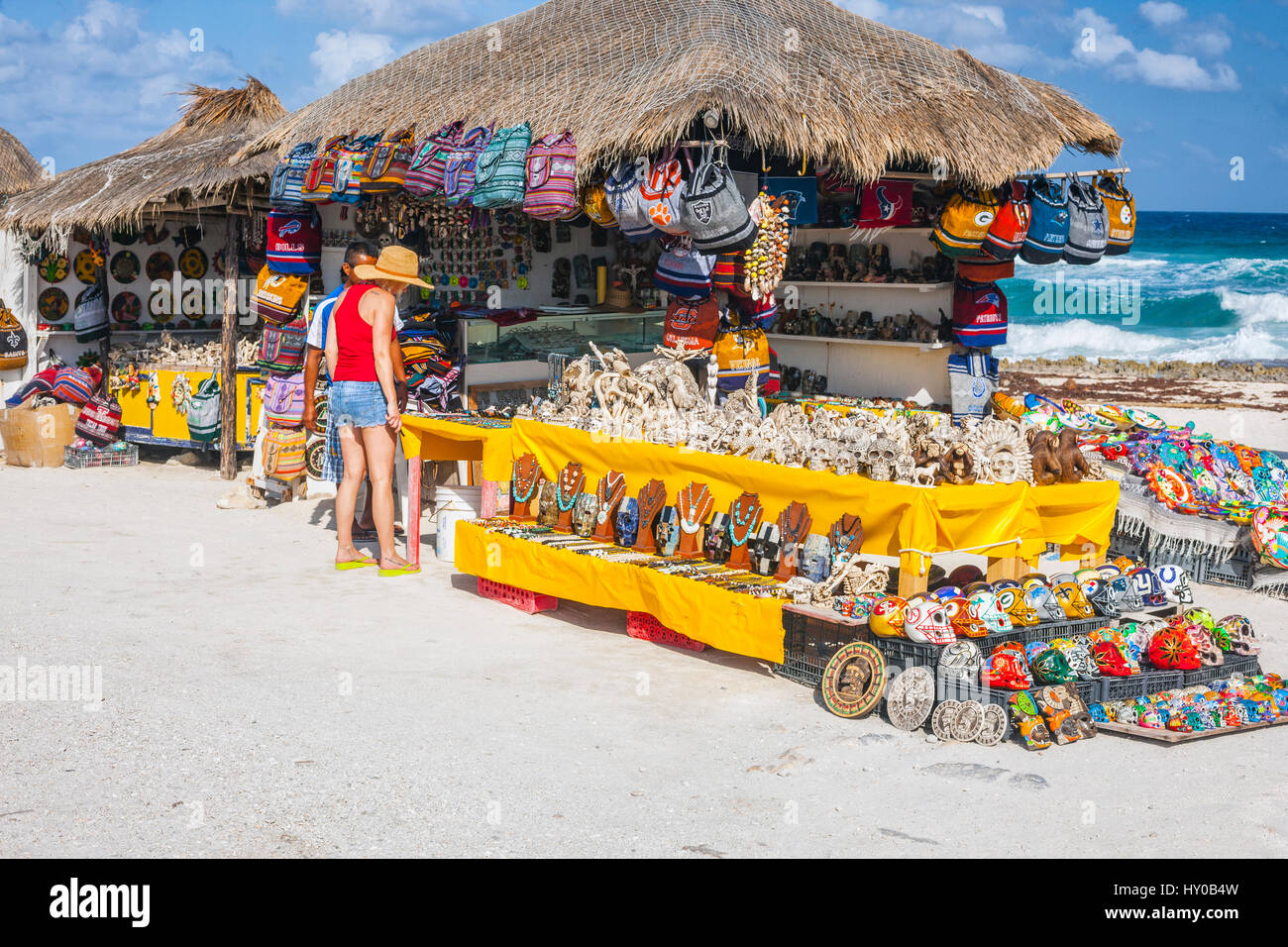 Negozio di souvenir accanto alla strada sulla isola di Cozumel in Messico Foto Stock