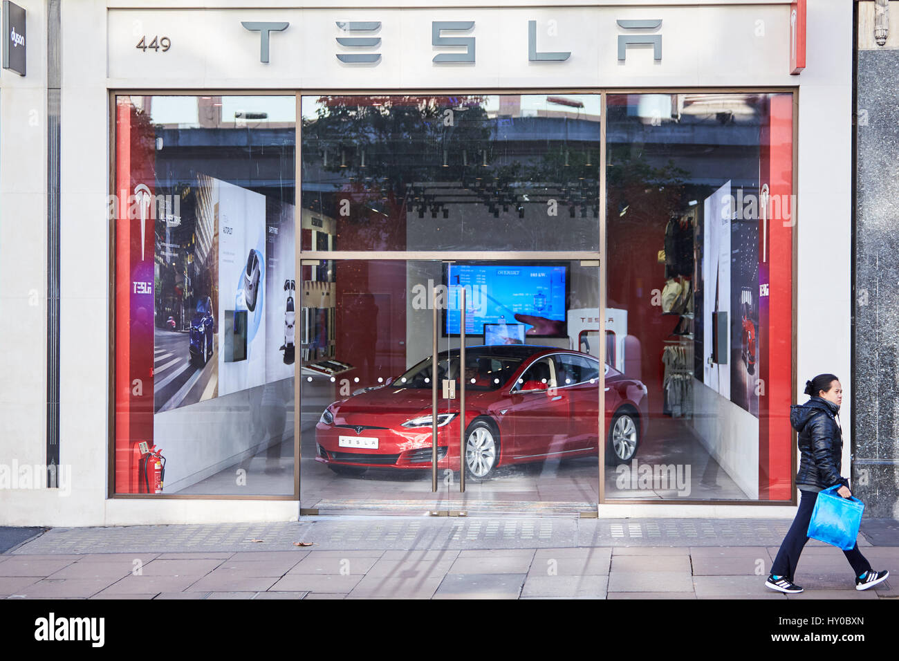 Lo showroom di Tesla su Oxford Street a Londra Foto Stock