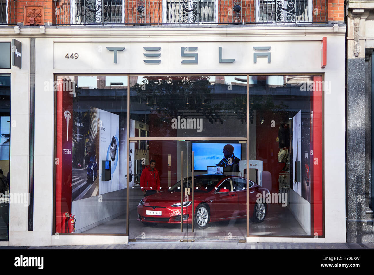 Lo showroom di Tesla su Oxford Street a Londra Foto Stock