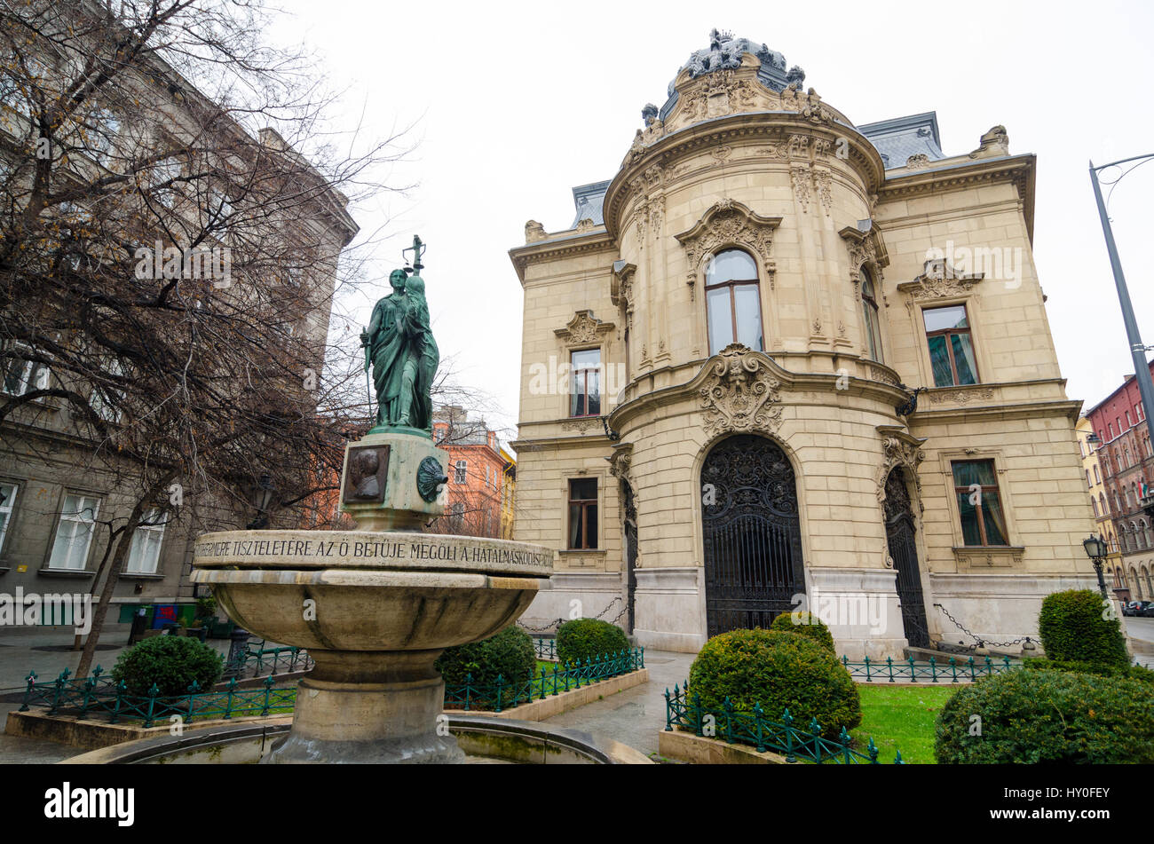 BUDAPEST, Ungheria - 21 febbraio 2016: facciata del Metropolita Ervin Szabo libreria è la più grande rete di biblioteche in Budapest, Ungheria. Costruito nel ne Foto Stock