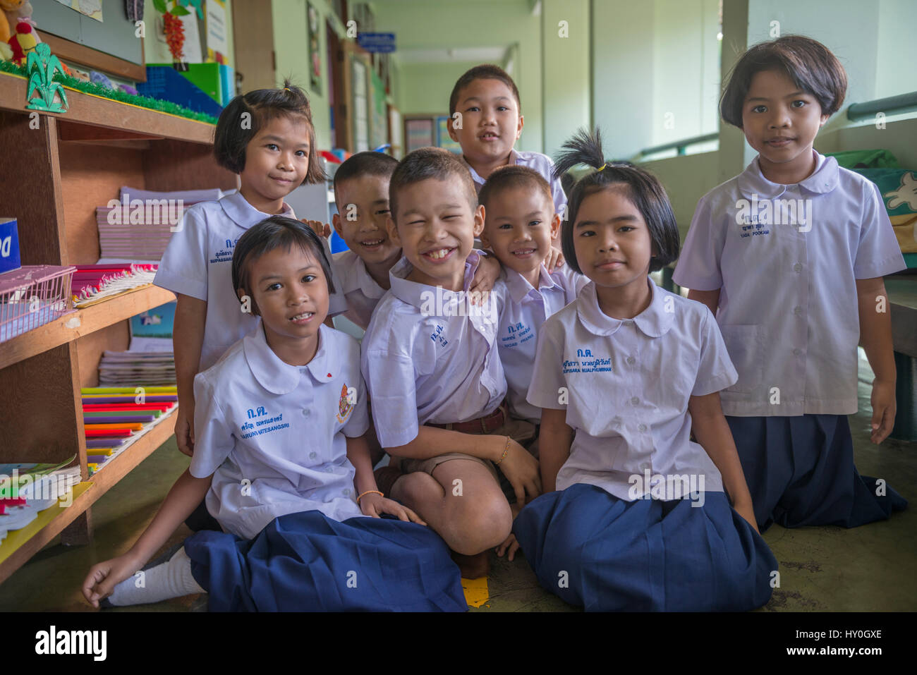 Gli studenti di una scuola primaria a Phuket, Tailandia. 10=Mar-2017 Foto Stock