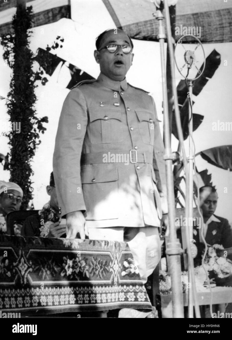 Indian Freedom Fighters, Subhas Chandra Bose che consegna discorso, India, Asia, 1943, vecchia annata 1900s immagine Foto Stock