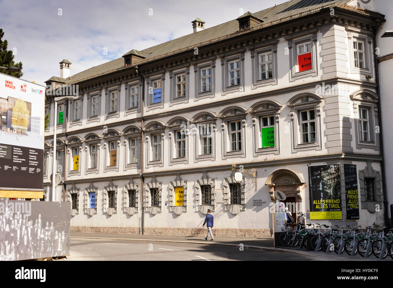 La parte esterna del museo tirolese dell'arte popolare, Innsbruck, Austria Foto Stock