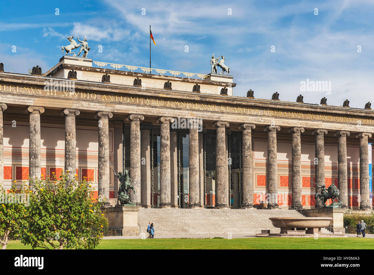 Il vecchio museo (Altes Museum) è stato costruito dal 1825 al 1830 da Karl Friedrich Schinkel nello stile del classicismo, Berlino, Germania, Europa Foto Stock