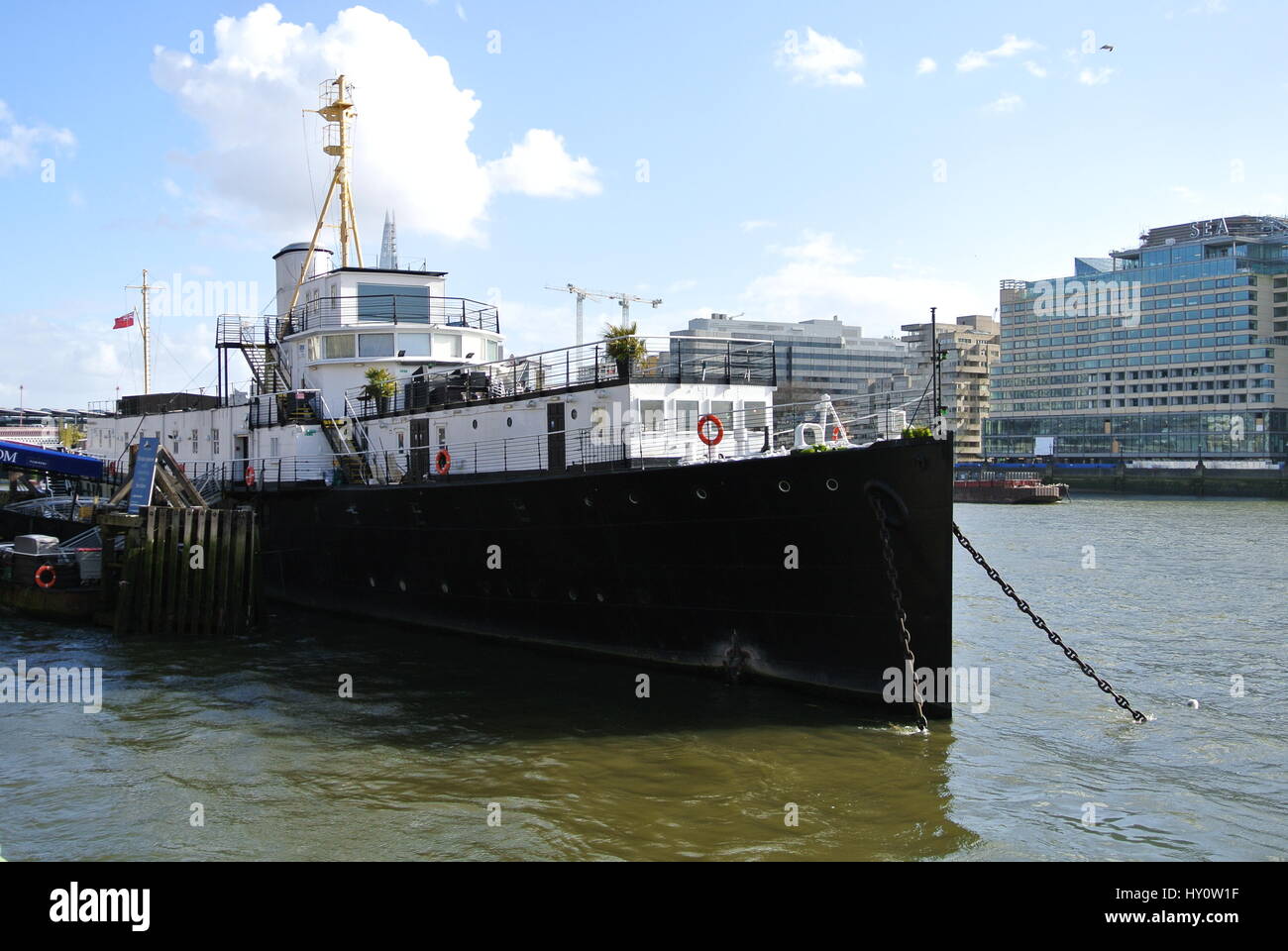 HMS Presidente, ormeggiata nelle vicinanze del blackfriars Bridge di Londra, Inghilterra. Regno Unito. Foto Stock