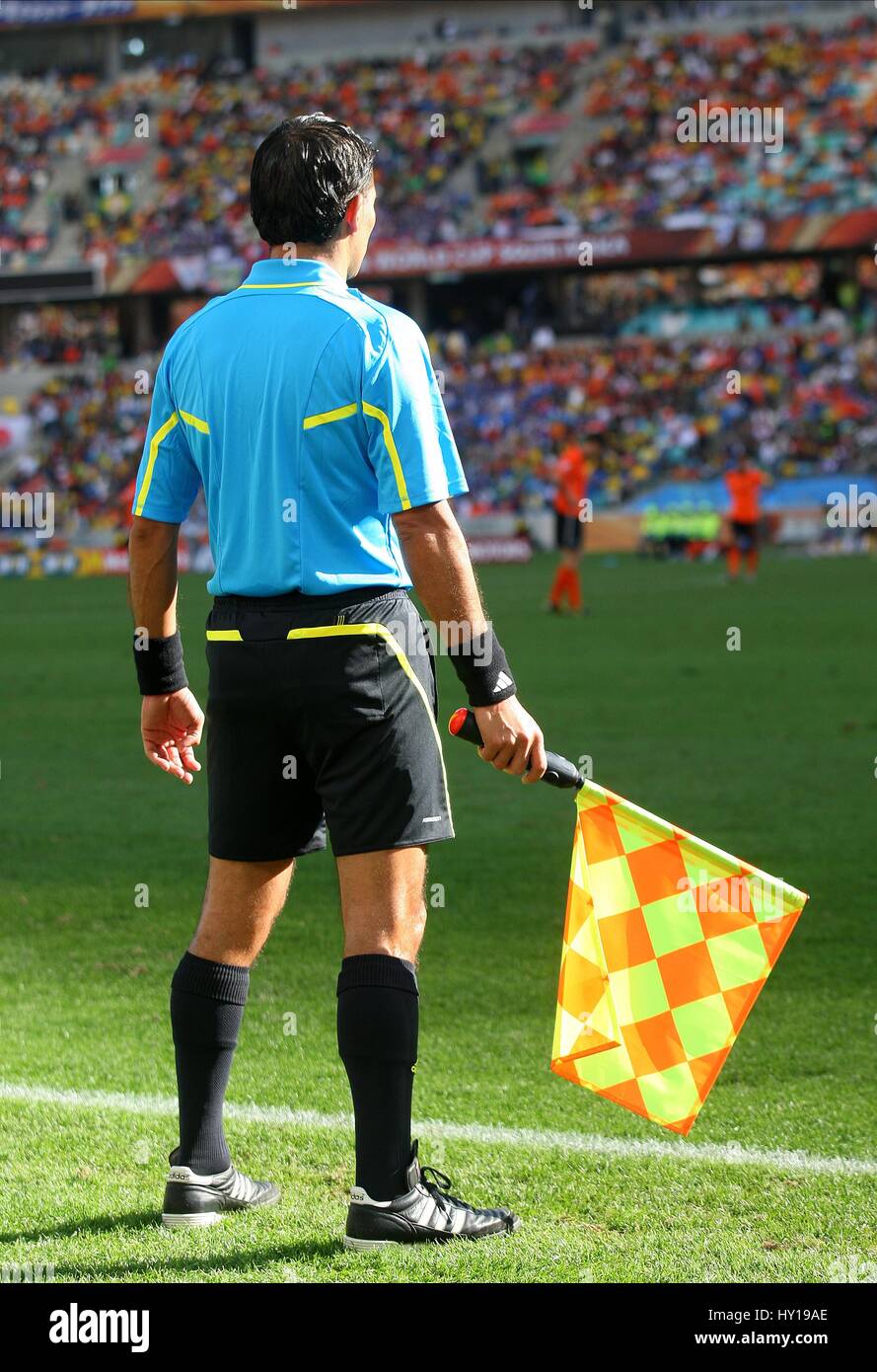 Assistente per guardafili arbitro FIFA WORLD CUP 2010 SOU della Coppa del Mondo FIFA Sud Africa DURBAN STADIUM DURBAN SUD AFRICA 19 Giugno 2010 Foto Stock