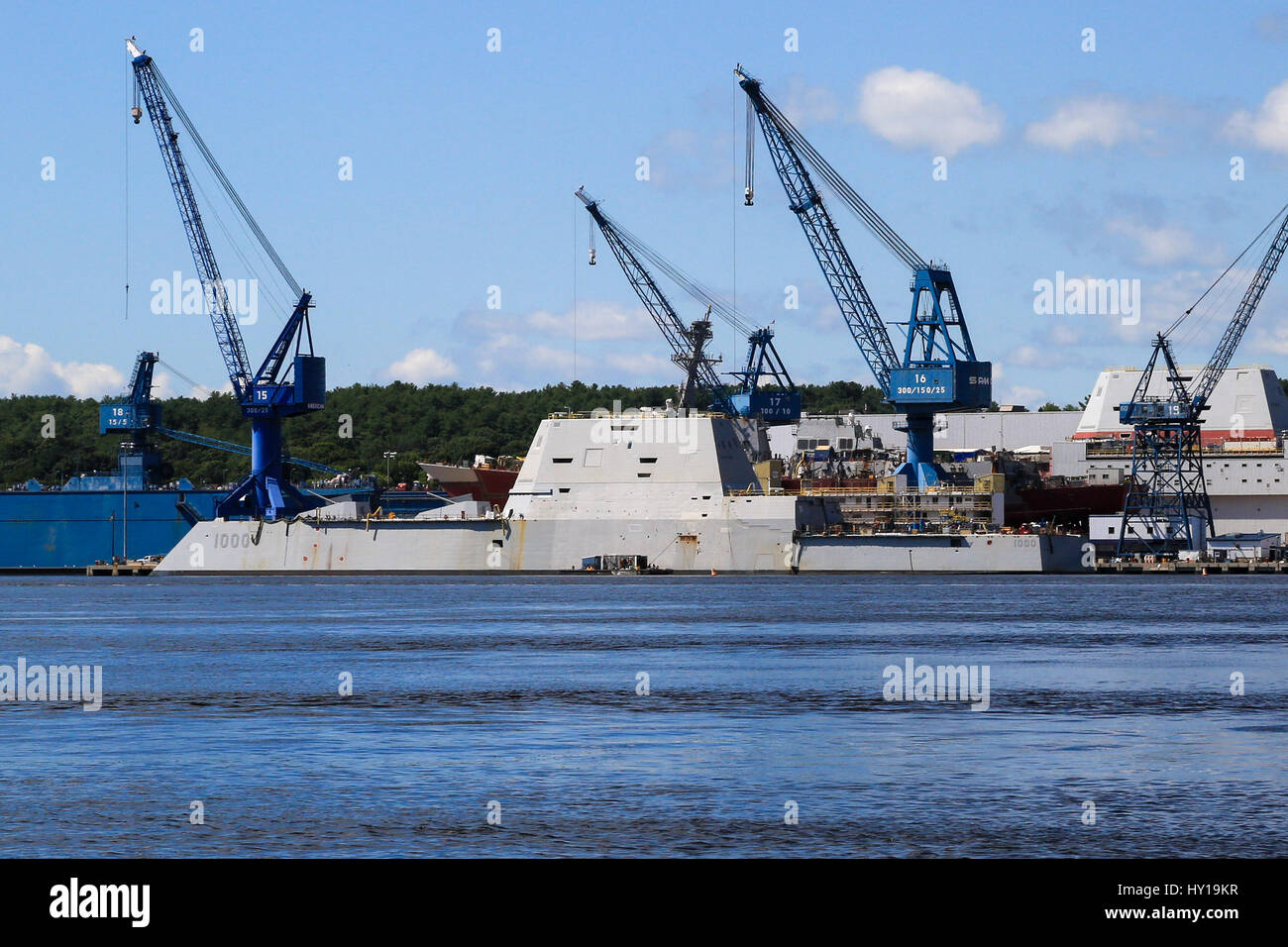 USS Zumwalt accanto a Bath Ironworks Foto Stock