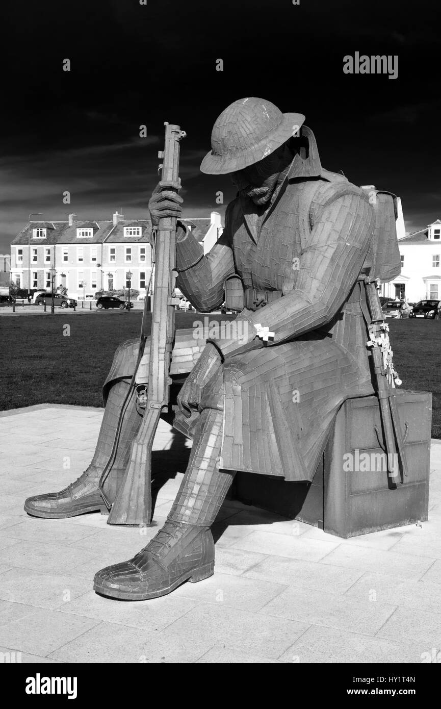 Tommy, l'acciaio prima saldatura world war memorial a Seaham, County Durham, Regno Unito Foto Stock