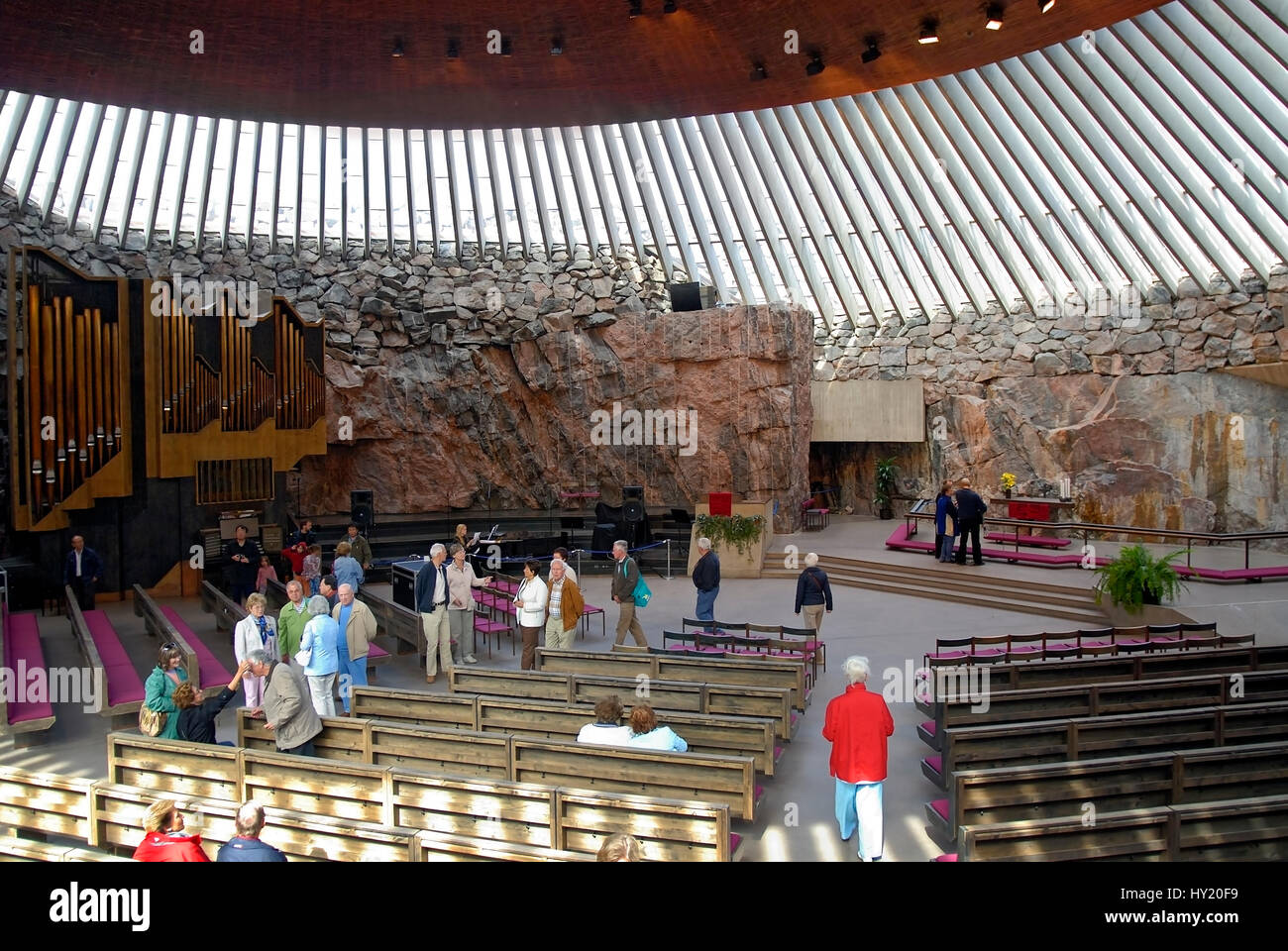 Immagine interno della montagna di Temppeliaukio chiesa costruita interamente in montagna a Helsinki in Finlandia. Foto Stock