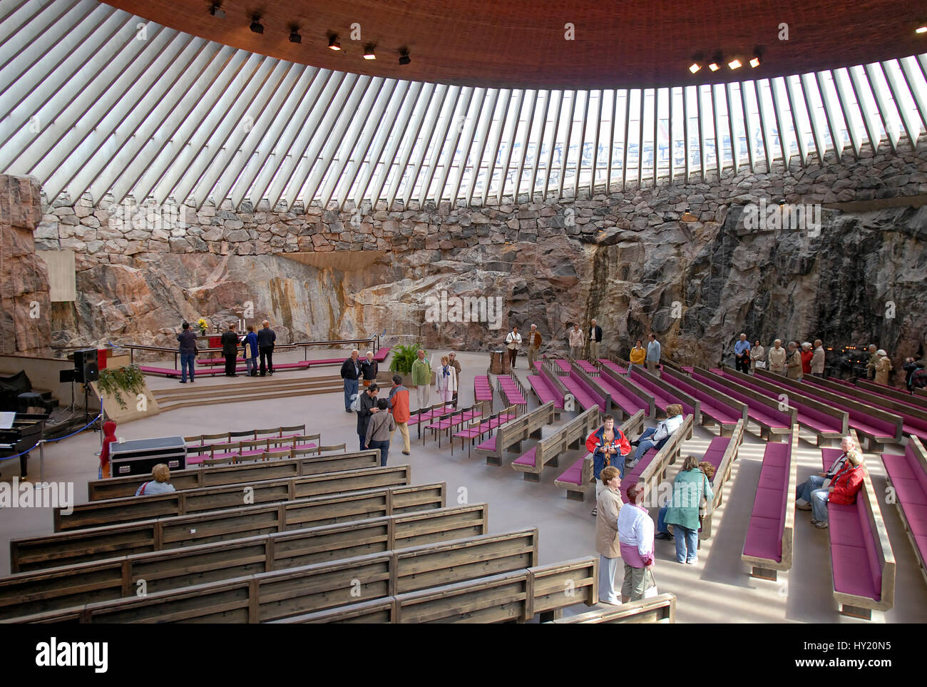 Immagine interno della montagna di Temppeliaukio chiesa costruita interamente in montagna a Helsinki in Finlandia. Foto Stock