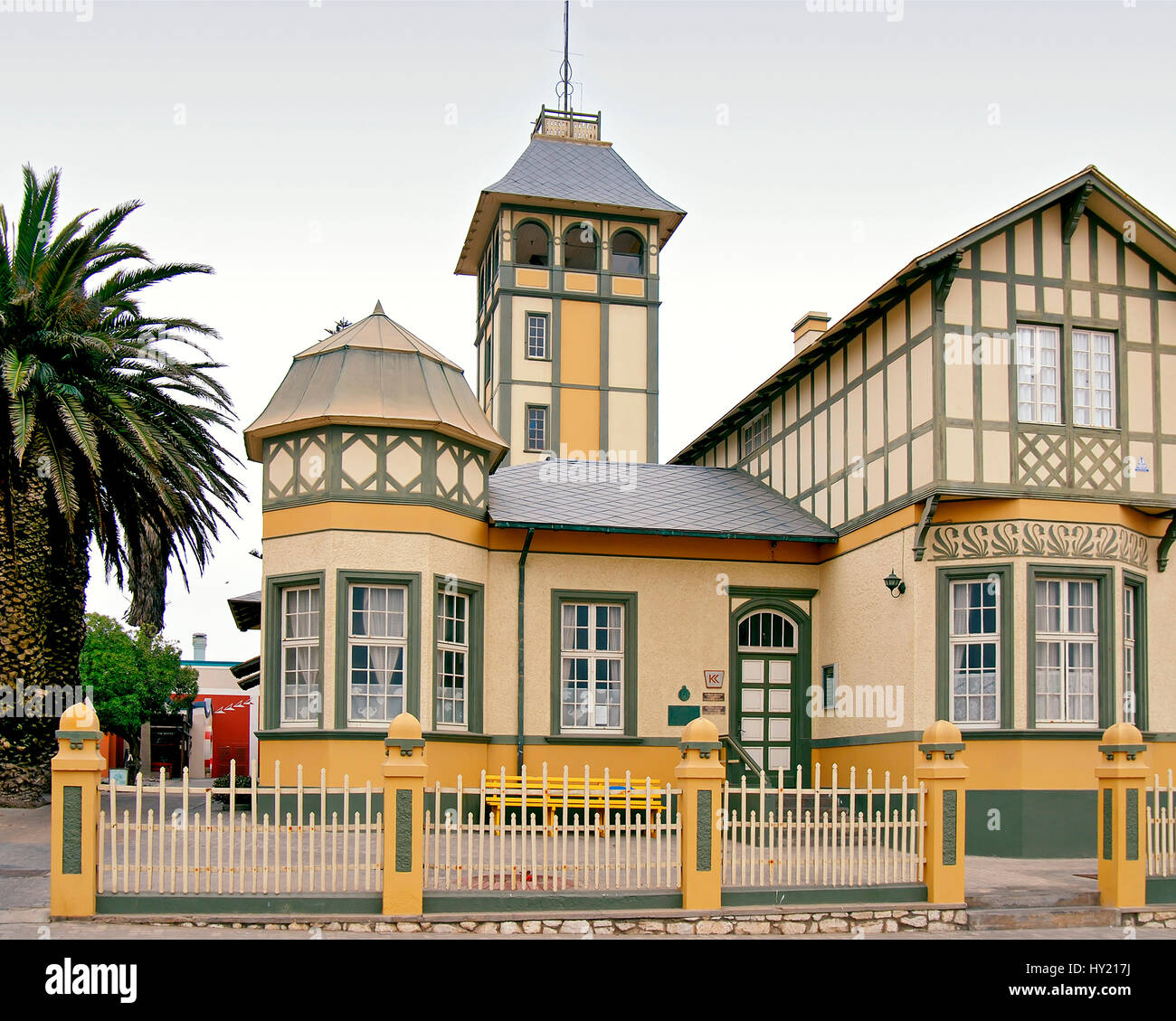 Foto di stock di coloniale edificio tedesco di Swakopmund, Namibia. Foto Stock