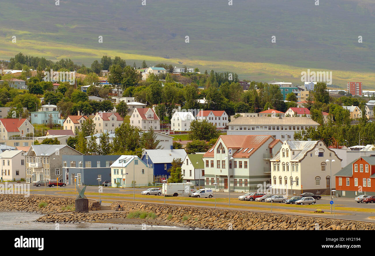 Foto di stock di colorate case di legno nella città portuale di Akureyri nella parte nord dell'Islanda. Foto Stock