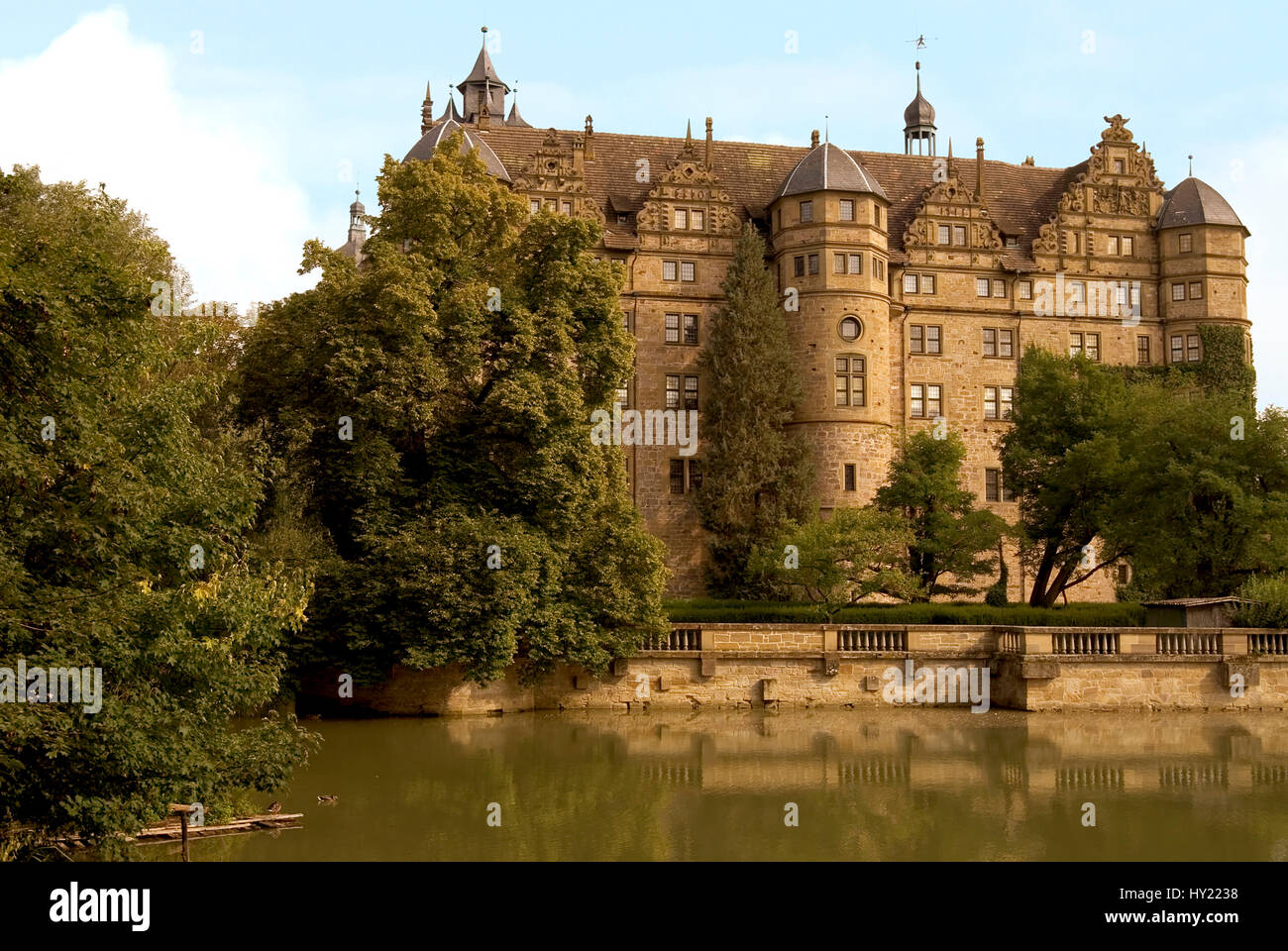 Visualizzare allo Schloss Neuenstein, un castello rinascimentale e la ex residenza del Principe di Hohenlohe in Baden Wuertemberg Souther in Germania. Das Renaiss Foto Stock