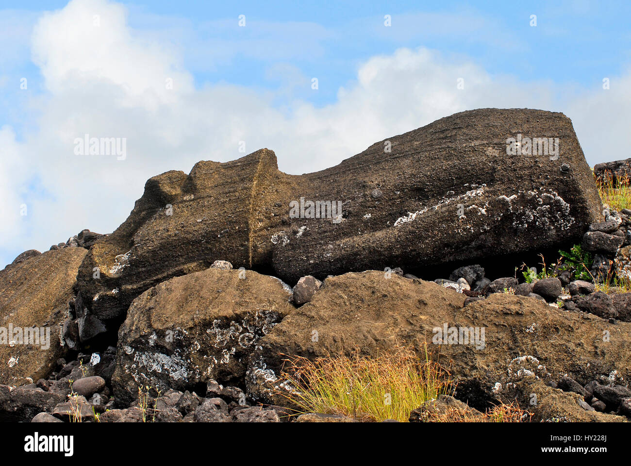 Immagine del distrutto Moai statue a Ahu Vaihu sull'Isola di Pasqua, Cile. Foto Stock