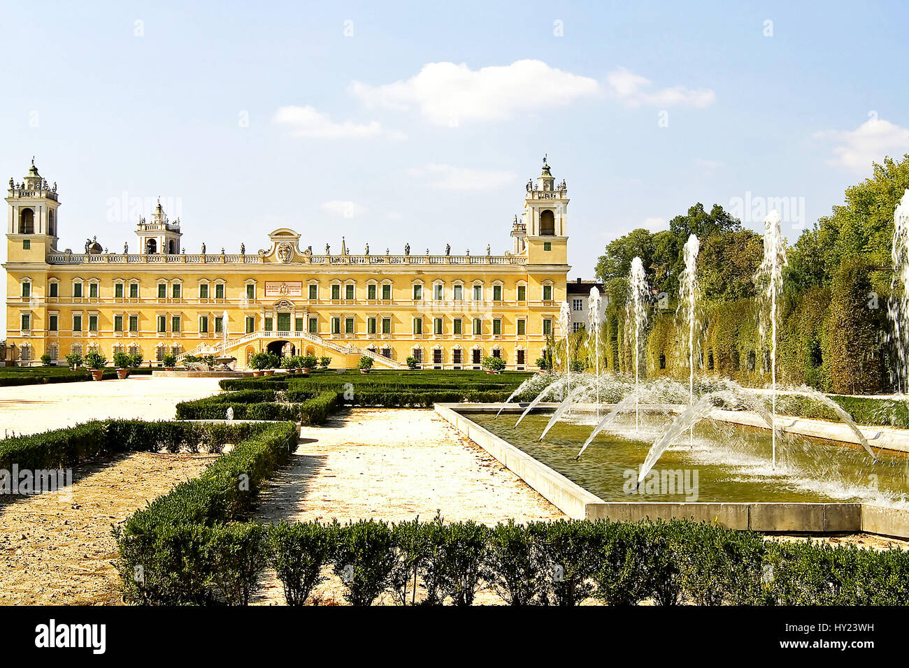 Der Palazzo Ducale di Colorno, Emilia-Romagna, Italien. Die auch als kleines Versailles bezeichnete imposante Sommerresidenz der Farnese dominiert den Foto Stock