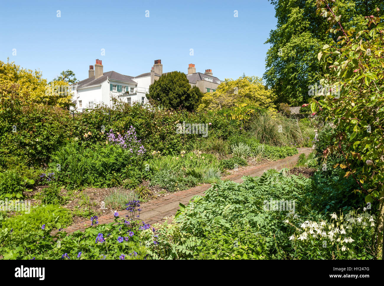 Giardino di Preston Manor, una storica residenza del XVII secolo presso il famoso resort per vacanze Brighton East Sussex, l'Inghilterra del sud. | Garten des reizvollen Foto Stock