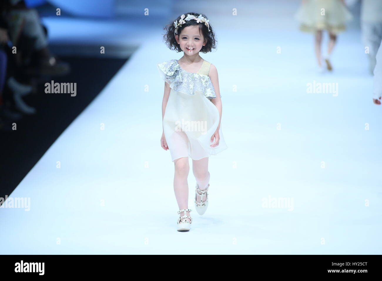 Beijing, Pechino, Cina. 30 Mar, 2017. Le creazioni di Vicky'Z vengono rilasciate in Cina Fashion Week 2017 a Pechino, Marzo 30th, 2017. Credito: SIPA Asia/ZUMA filo/Alamy Live News Foto Stock