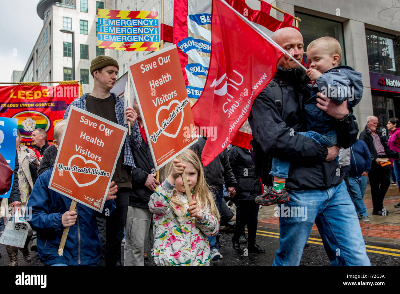 Leeds, Regno Unito. Il 1 aprile, 2017. A circa 1000 attivisti lotta per salvare il NHS ha partecipato a marzo & rally in Leeds City Centre, Yorkshire Credito: Mark Harvey/Alamy Live News Credito: Mark Harvey/Alamy Live News Foto Stock