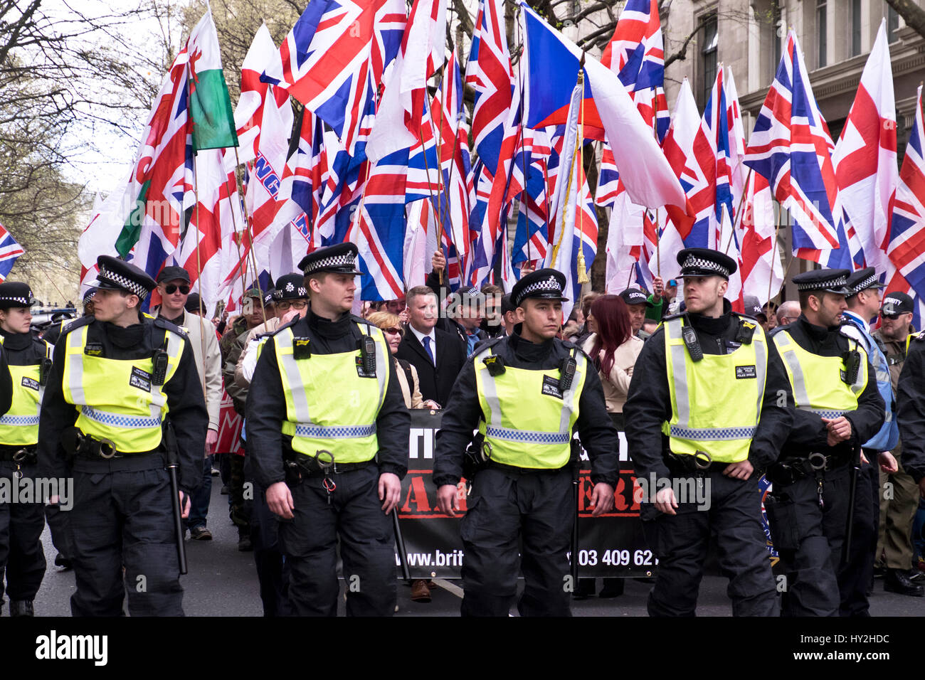 Anti-Islamic Marzo e Rally attraverso Londra Centrale della Difesa inglese League e Gran Bretagna prima Foto Stock