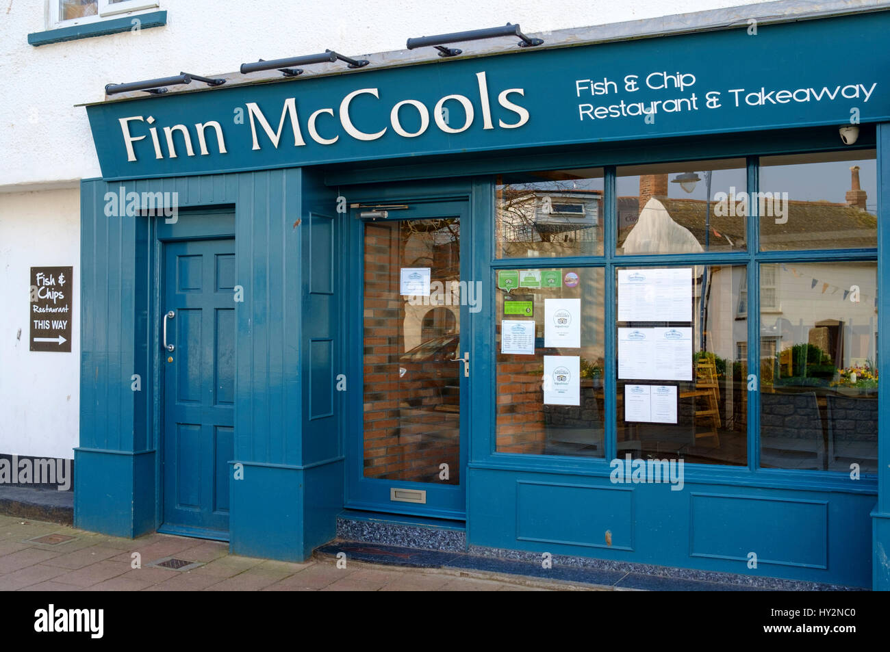 Teignmouth una città di mare nel Devon England Regno Unito Fin McCools pesce e chop shop Foto Stock
