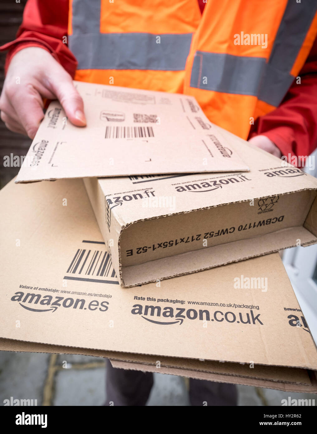 Amazon pacchi essendo consegnati Foto Stock