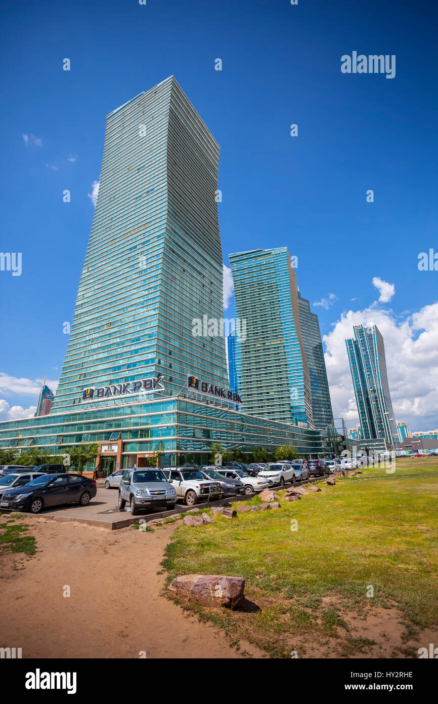 Edifici e complessi residenziali situati nella città di Astana Foto Stock