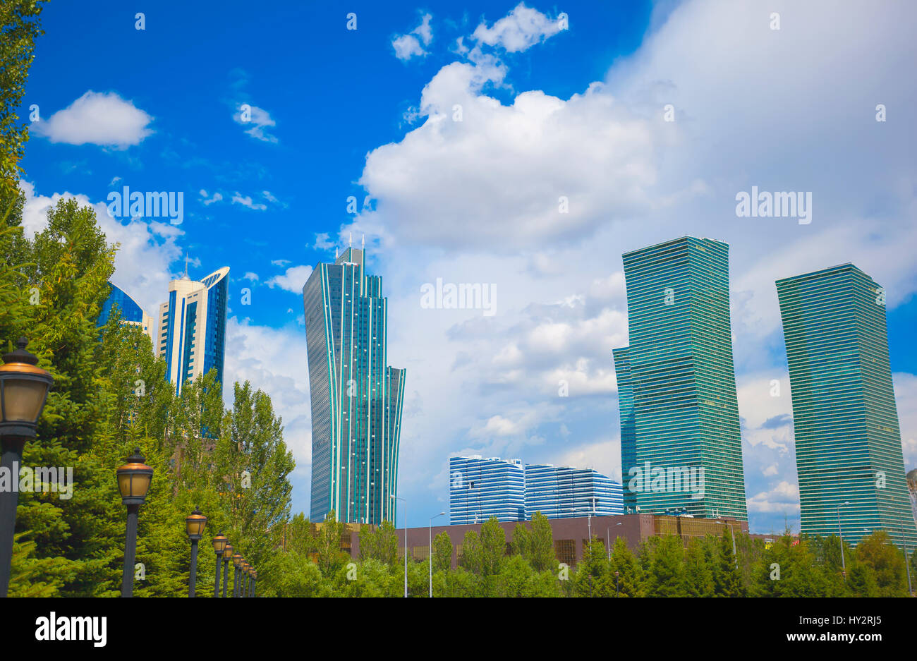 Edifici e complessi residenziali situati nella città di Astana Foto Stock