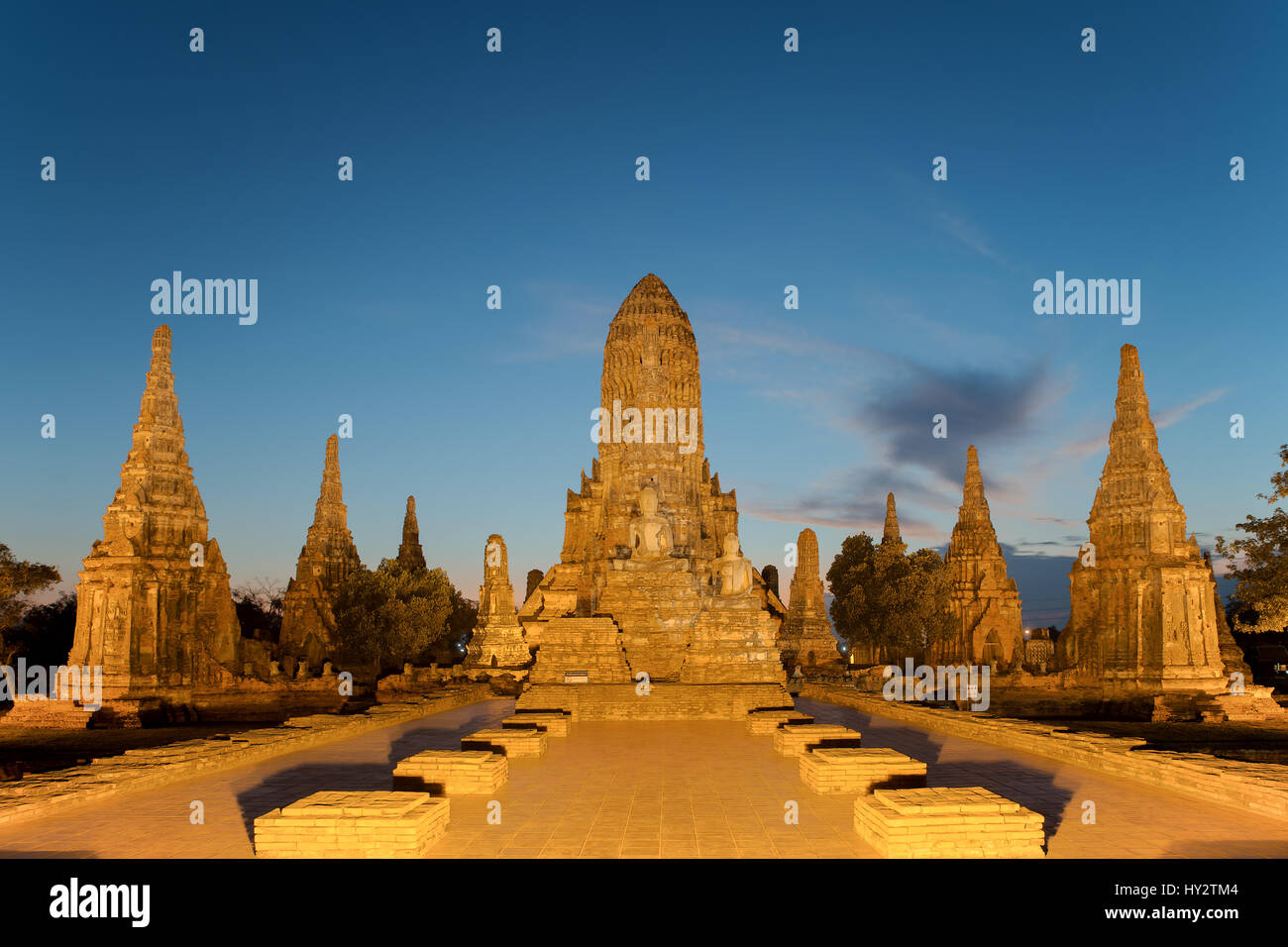 Vecchio tempio Wat Chaiwatthanaram di Ayutthaya provincia. Al parco storico di Ayutthaya in Asia Thailandia. Foto Stock
