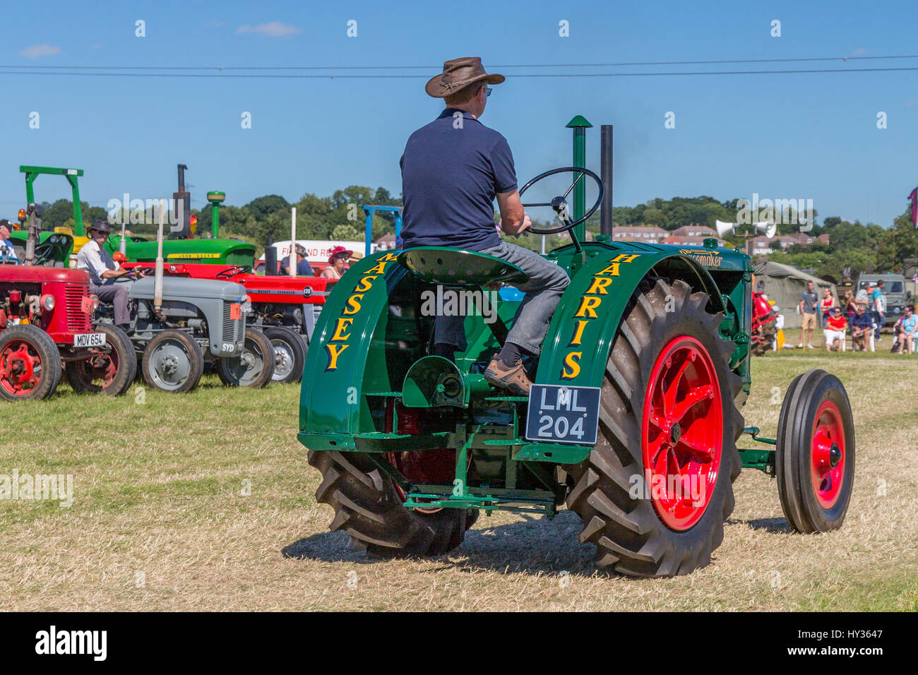 Un restaurato Massey Harris Pacemaker il trattore al 2016 Norton Fitzwarren vapore & Vintage Rally del veicolo, Somerset Foto Stock