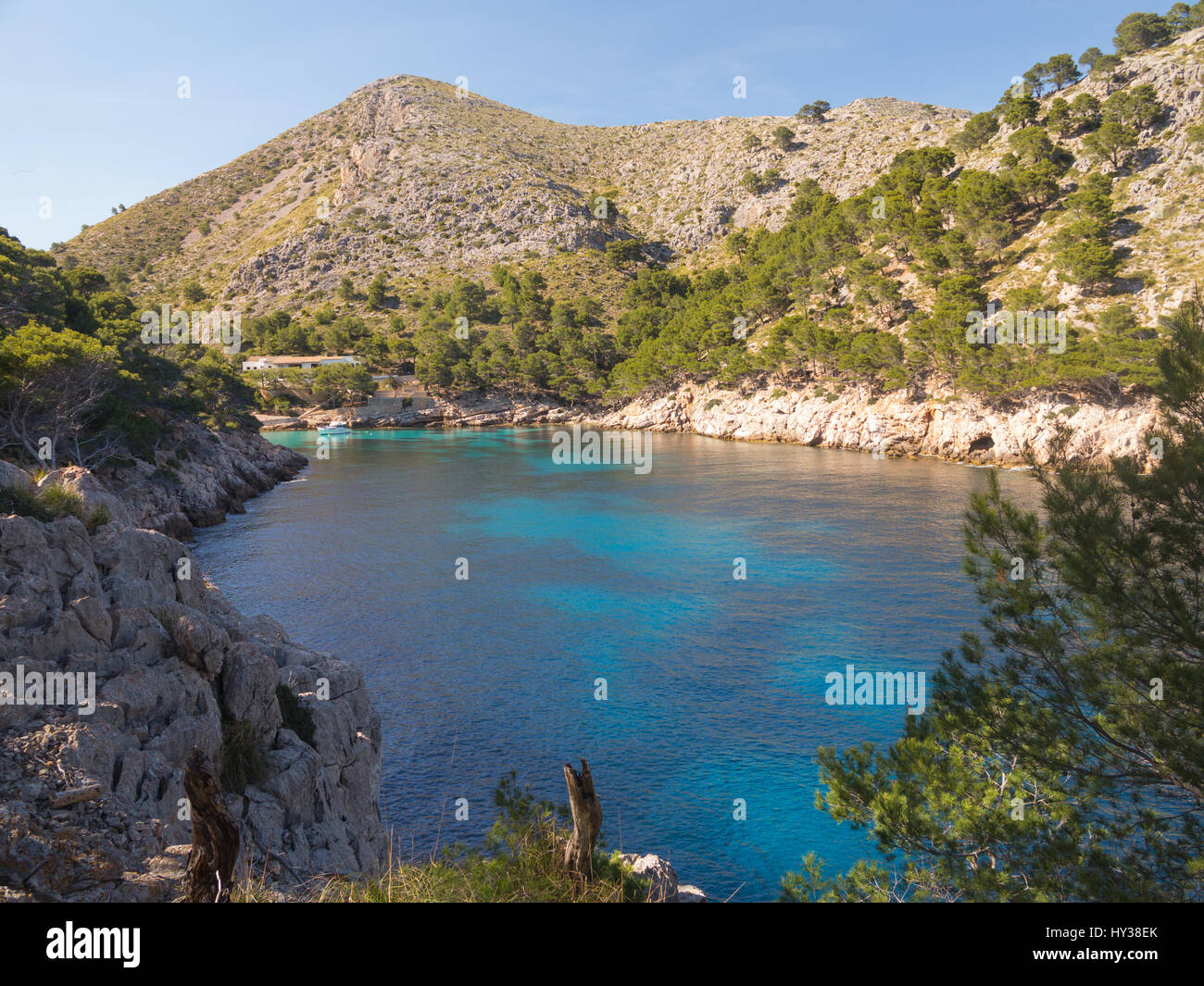 Cala Murta bay sulla penisola di Formentor nella parte nord di Maiorca, isole Baleari, Spagna Foto Stock