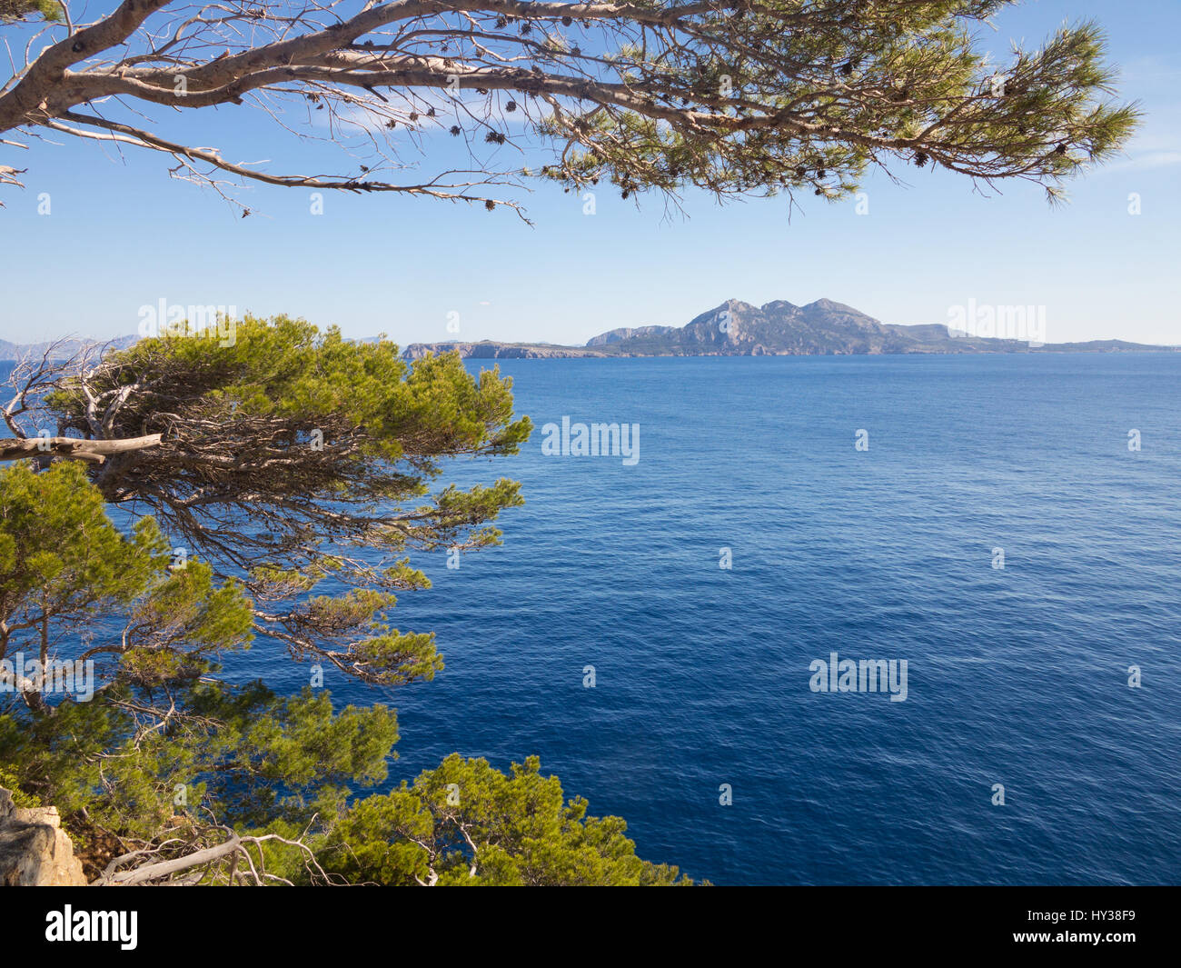 Vista da El Castellet vicino a Cala Murta beach sulla penisola di Formentor di Mallorca Foto Stock
