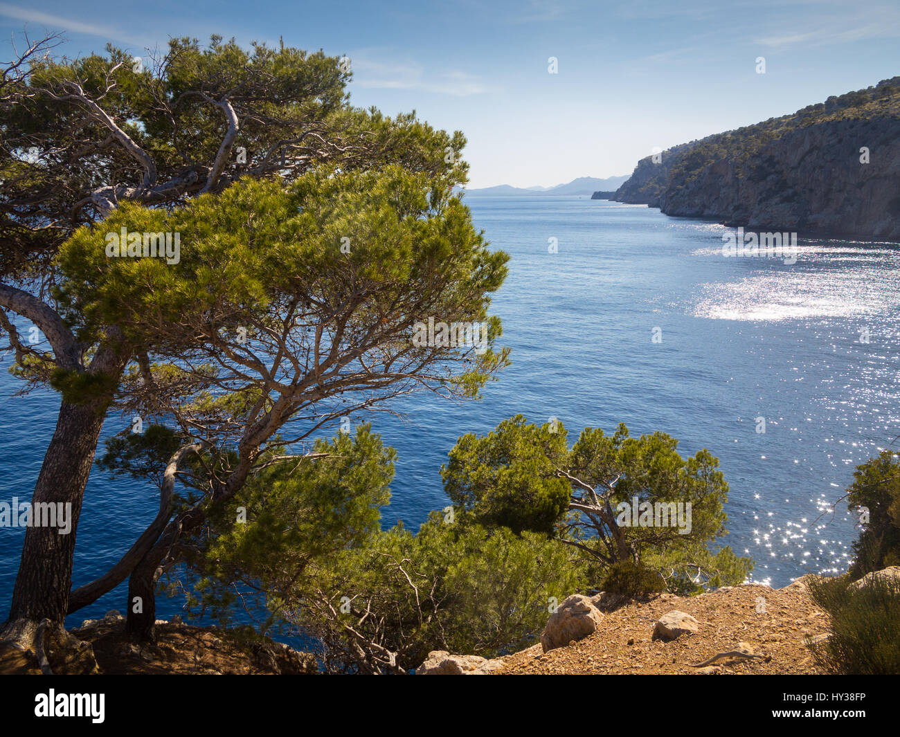 Vista da El Castellet vicino a Cala Murta beach sulla penisola di Formentor di Mallorca Foto Stock