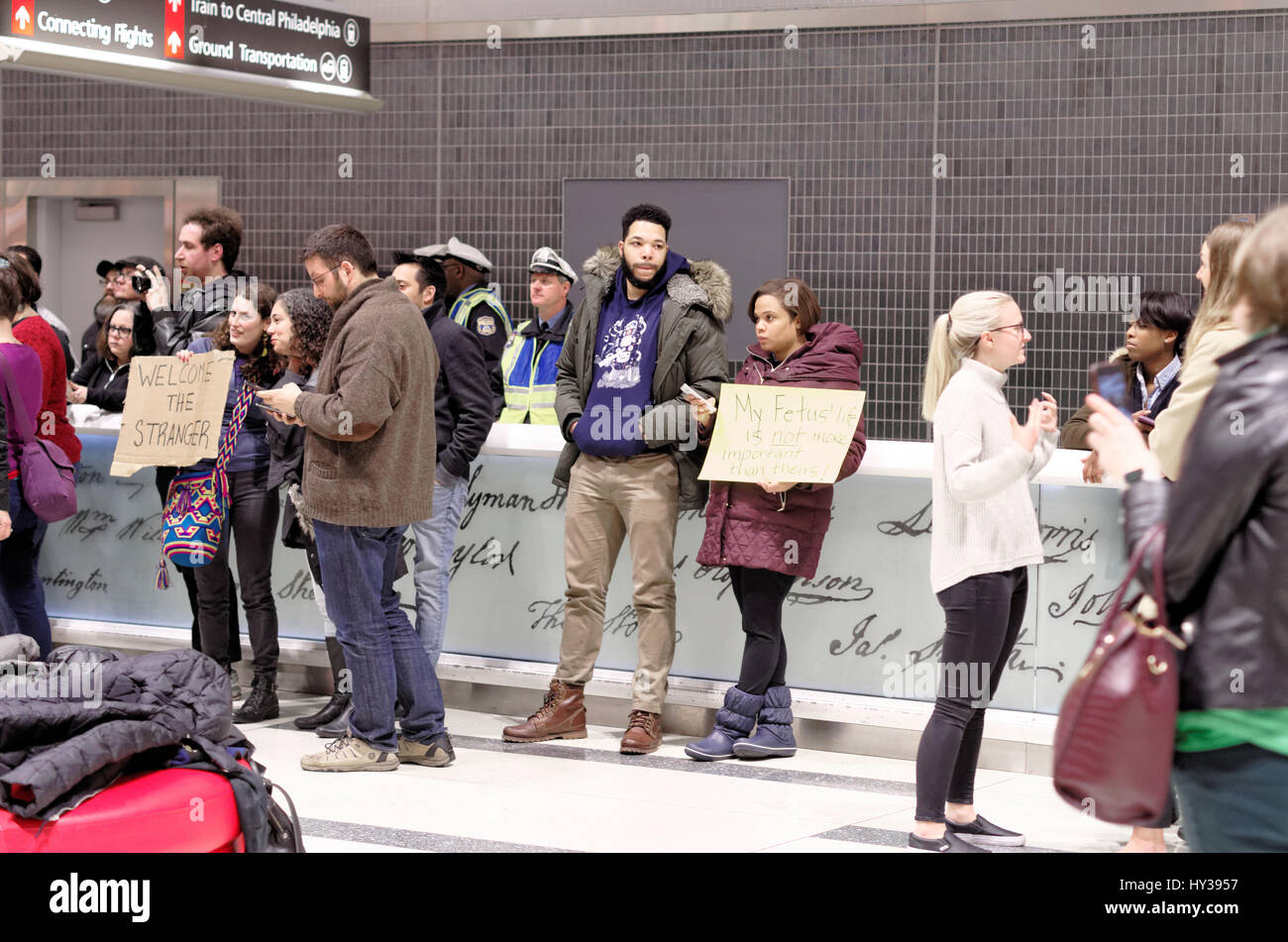 Divieto di viaggio protesta all'Aeroporto Internazionale di Philadelphia Foto Stock