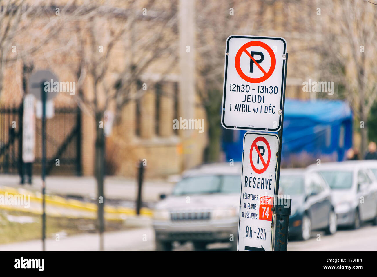 Montreal, CA - 31 Marzo 2017: Strada segno che mostra un piano di pulizia. Foto Stock