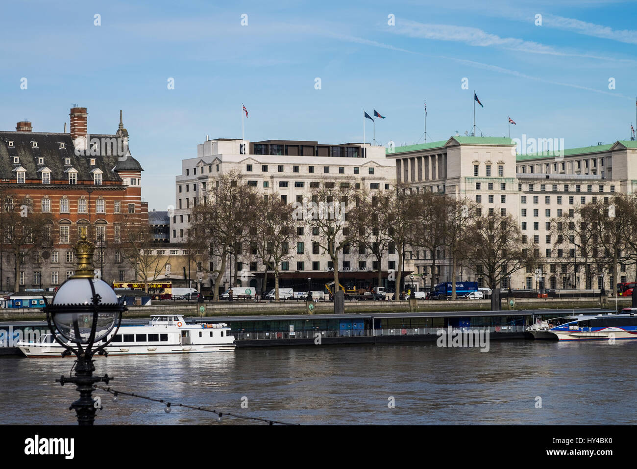 New Scotland Yard sul terrapieno, fiume Thames, London, England, Regno Unito Foto Stock