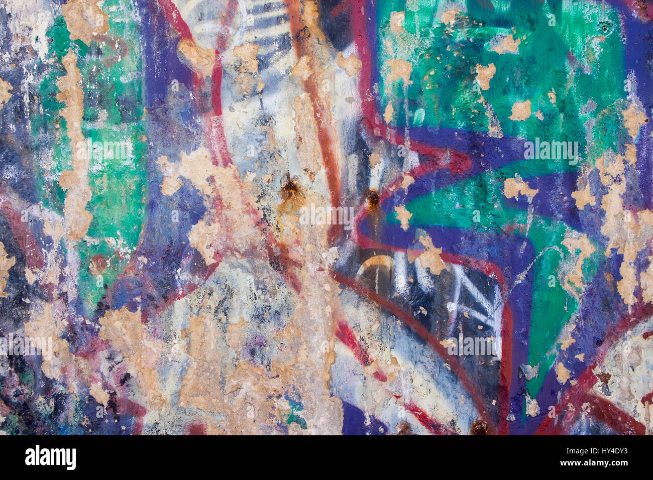 Vecchio graffiti su un muro di cemento ha molto una texture unica dopo anni e anni di previsioni e di abuso. Foto Stock