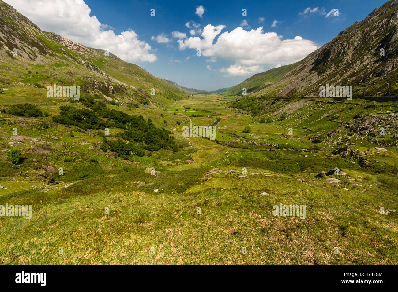 Vista di Nant Ffrancon Pass. Idwal Cottage, Parco Nazionale di Snowdonia, Gwynedd, Wales, Regno Unito. Foto Stock
