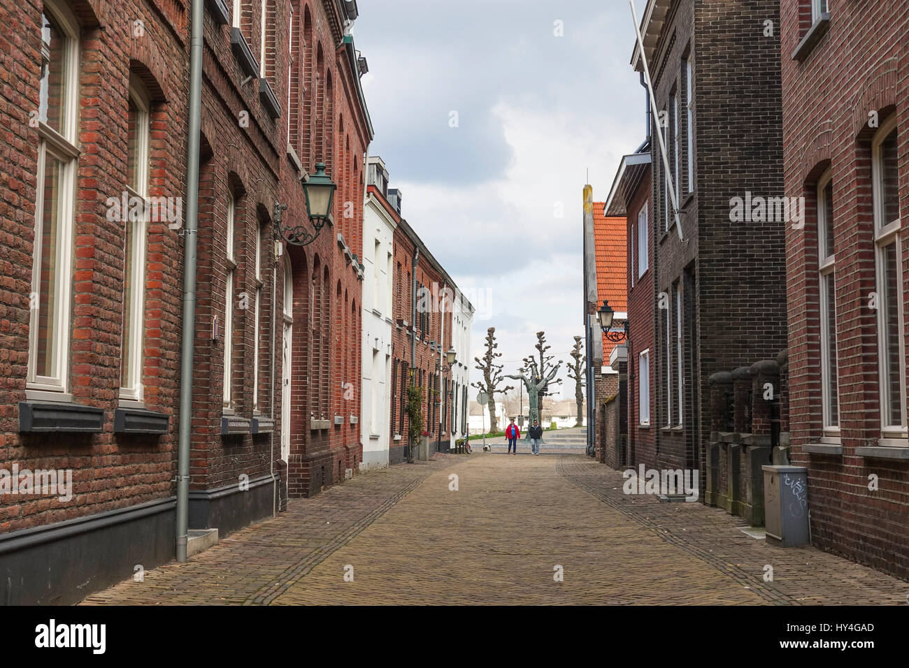 Vista sulla strada del centro storico di Begijnenhofstraat nella città di Sittard provincia del Limburgo, Paesi Bassi. Foto Stock