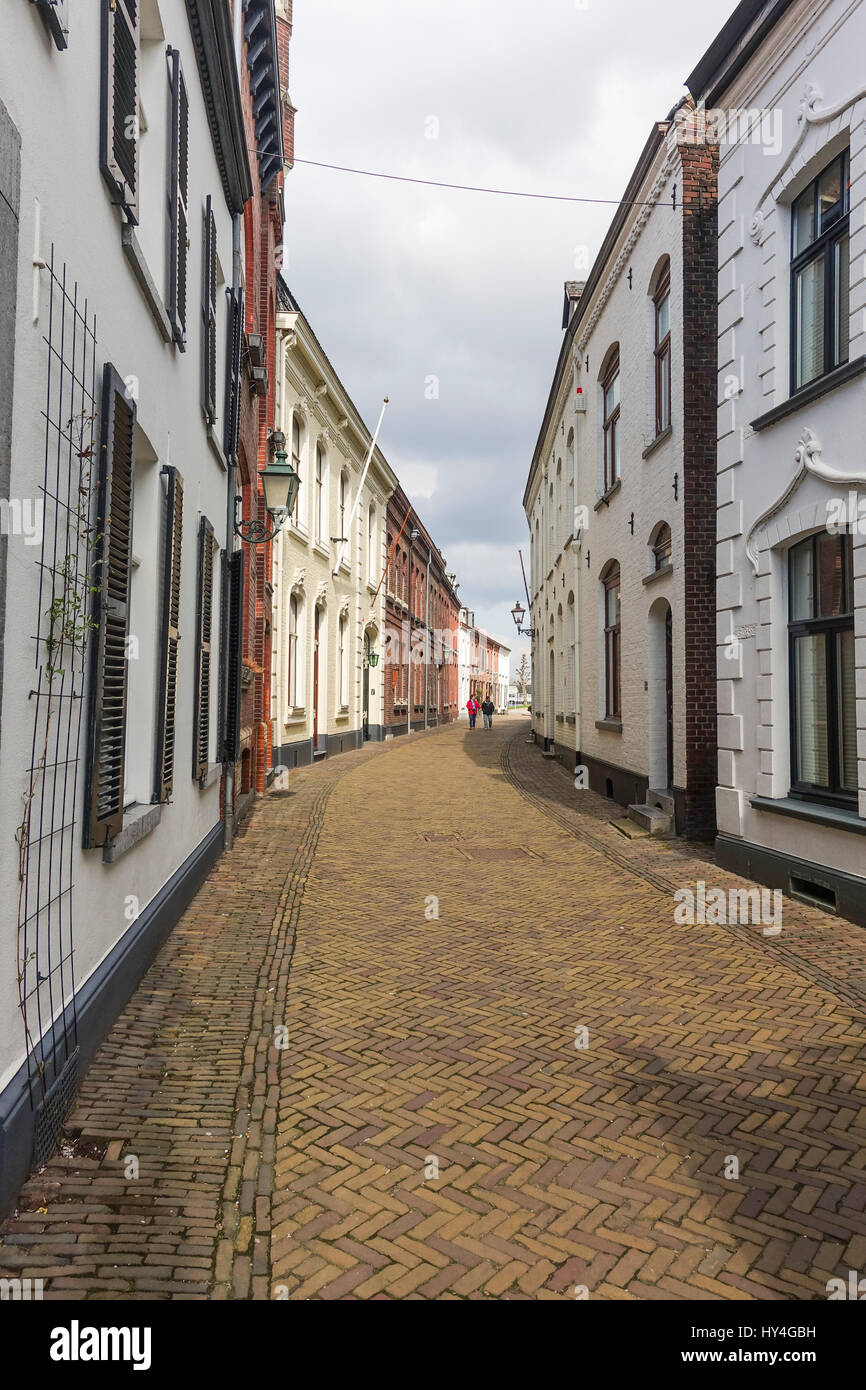 Vista sulla strada del centro storico di Begijnenhofstraat nella città di Sittard provincia del Limburgo, Paesi Bassi. Foto Stock