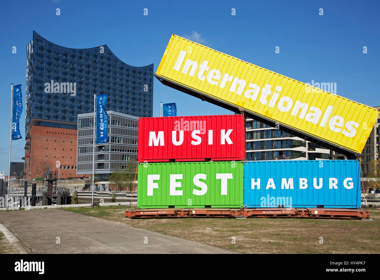 HafenCity di Amburgo, contenitore come evento pubblicità nella parte anteriore del Elbphilharmonie / Elbe Philharmonic Hall, Foto Stock