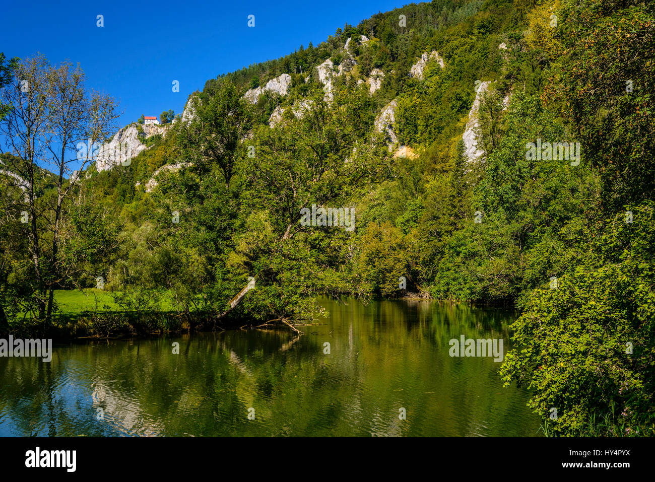 Germania, Baden-WÃ¼rttemberg, Alpi sveve, Oberes Donautal (Alta Valle del Danubio), Beuron, Valle del Danubio con Schloss Bronnen Foto Stock