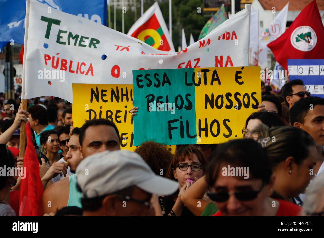 Natal, Brasile. 31 Mar, 2017. Manifestazioni di protesta contro il Presidente del Brasile Michel Temer, che vuole cambiare la riforma delle pensioni e del diritto del lavoro, a Natal, Rio Grande do Norte stato. Credito: Nuno Guimaraes/Pacifc premere/Alamy Live News Foto Stock