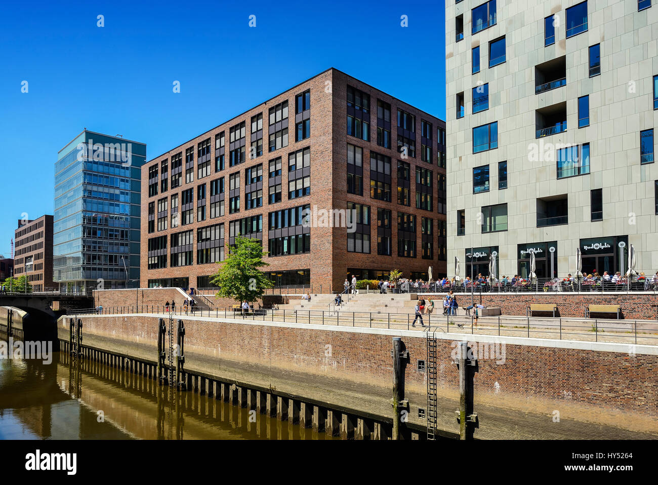 Moderni edifici per uffici in banchina Brooktor nella città portuale di Amburgo, Germania, Europa, Moderne Buerogebaeude am Brooktorkai in der Hafencity vo Foto Stock